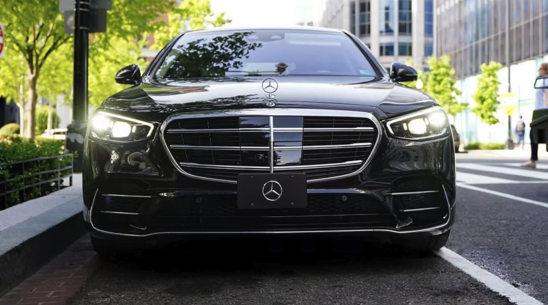 Three-quarter rear view of the Mercedes-Benz S580 on Pennsylvania Avenue.
