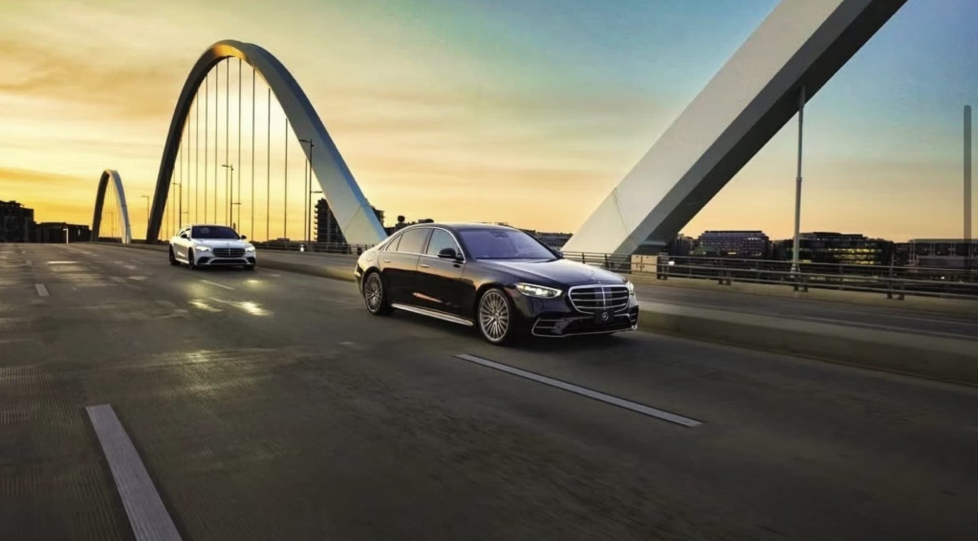 Bridal arrival at a Georgetown ceremony in the Mercedes S580.